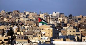سكان عمان والزرقاء ينفرون عشية الحظر الشامل