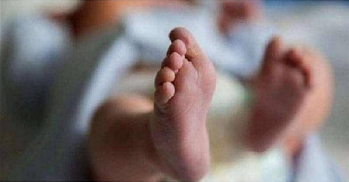 في بلد عربي : إهمال أم يتسبب في قتل طفل لشقيقته الرضيعة
