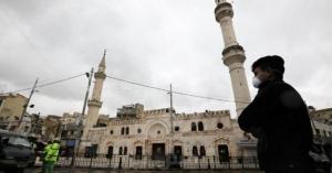 هل الحظر الشامل يشمل المساجد؟