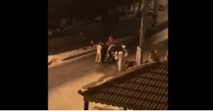بالفيديو .. "طوشة السطل" في الجبيهة أثناء الحظر الشامل تُثير مواقع التواصل الاجتماعي الأردنية
