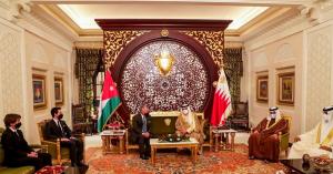 الملك يعقد مباحثات مع العاهل البحريني
