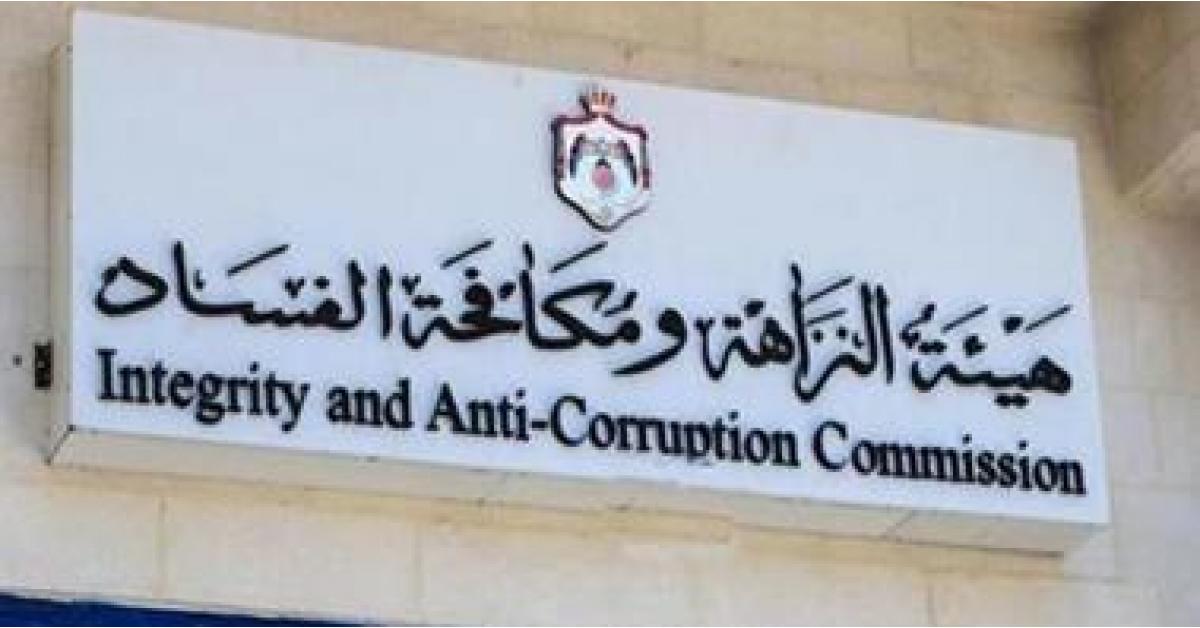العودات يتسلم نسخة من التقرير السنوي لمكافحة الفساد