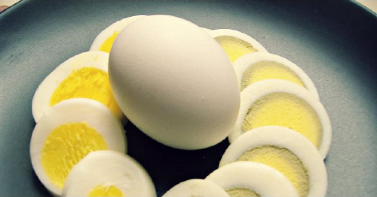 هل المادة الزرقاء التي تظهر عند سلق البيض كثيراً ضارة