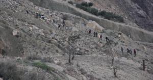 سقوط شخصين من منحدر جبلي في الكرك.. صور