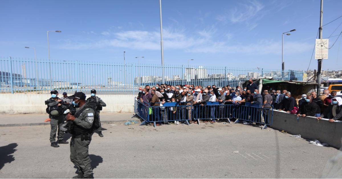 "الخارجية الفلسطينية" تدين منع الاحتلال الإسرائيلي وصول مصلين للمسجد الأقصى