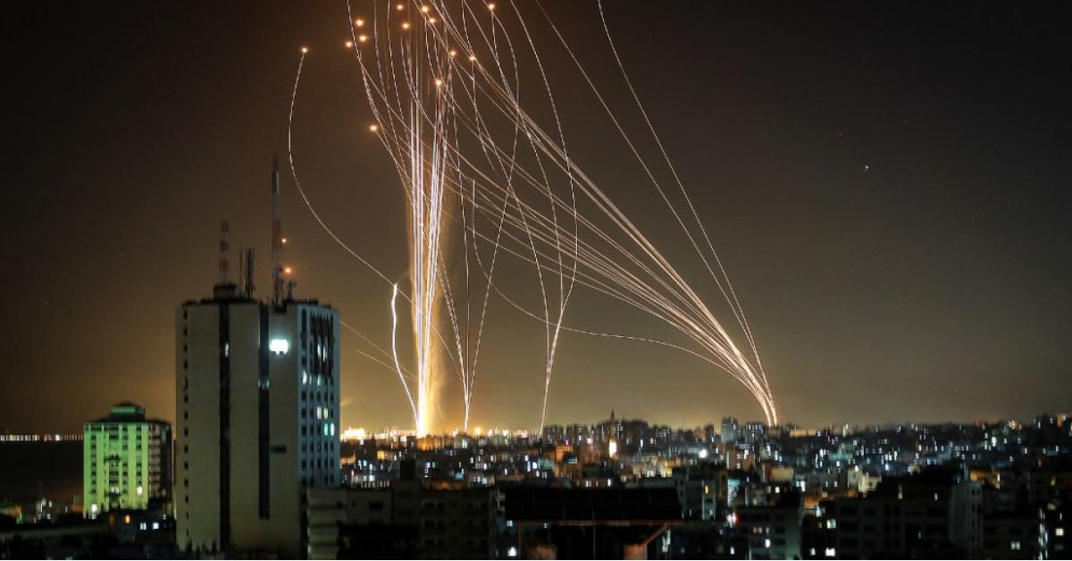 إطلاق 100 صاروخ نحو بئر السبع و110 نحو تل أبيب ومطار اللد