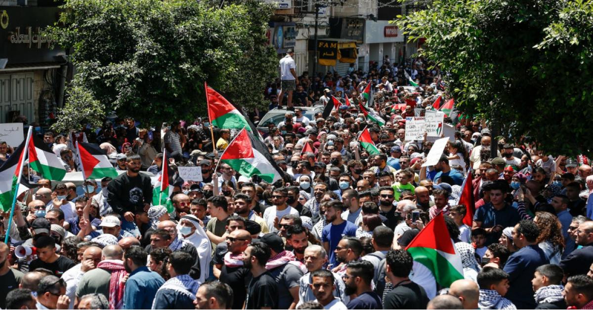 إصابات بالاختناق خلال قمع الاحتلال مسيرات منددة بالعدوان الإسرائيلي