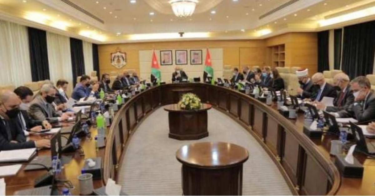 النائب الظهراوي يدعو الوزراء لحل اسئلة الفيزياء