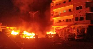 اليمن.. قتلى وجرحى بانفجار سيارة مفخخة على مدخل مطار عدن