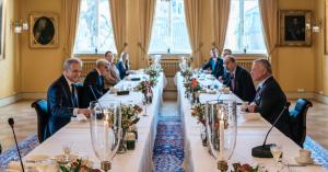 الملك يلتقي رئيس وزراء النرويج في أوسلو