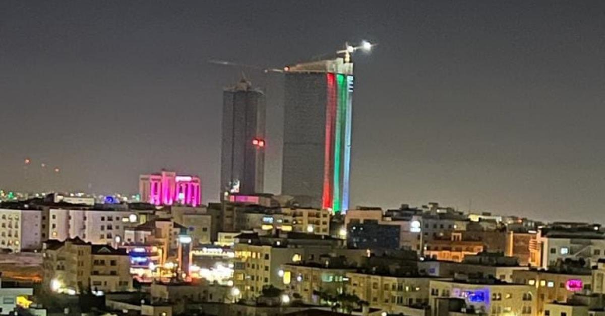 امانة عمان تضيء الوان العلم الاردني
