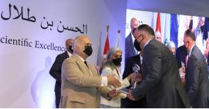 مدير الامن الوقائي يتسلم جائزة الحسن بن طلال للتميّز العلمي للعام 2022