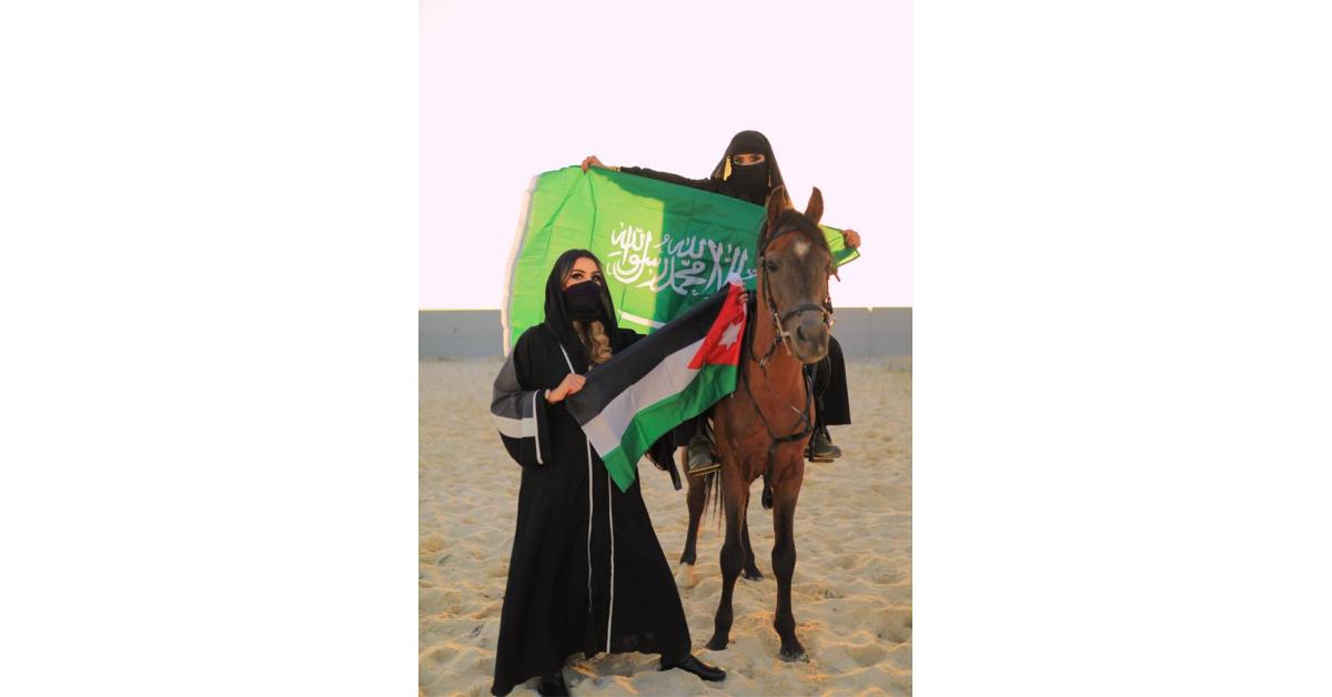 شابتان أردنيتان تُشاركان المملكة العربية السعودية الاحتفال بيوم التأسيس