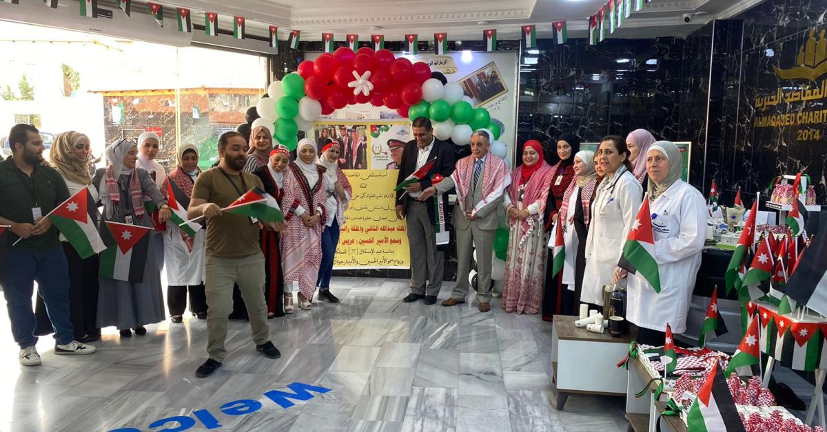 مستشفى المقاصد يحتفل بعيد الاستقلال وقرب زواج ولي العهد 