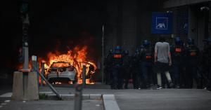 ماكرون يستعين بتجار المخدرات لوقف المظاهرات في فرنسا