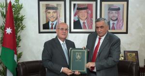 البنك الأهلي الأردني والجامعة الأردنية  يوقعان مذكرة تفاهم تعزيزًا للتعاون فيما بينهما ضمن مجالات عدّة