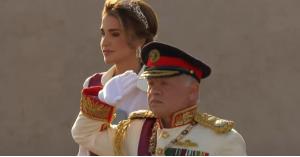 الملك والملكة وولي العهد يشهدون فعالية اليوبيل الفضي لتسلم جلالته سلطاته الدستورية