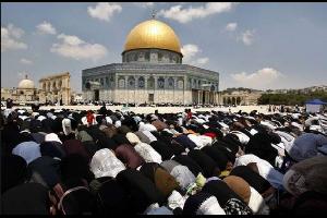 20 ألف مصل يؤدون صلاة الجمعة في المسجد الأقصى وسط انتشار اسرائيلي مكثف