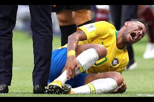 دافع النجم البرازيلي نيمار عن اتهامات الكثيرين له بالمبالغة في "التمثيل" أثناء الوقوع خلال مباريات مونديال روسيا