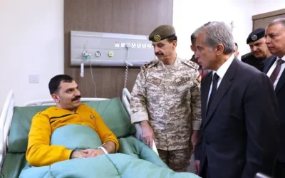 رئيس الوزراء يطمئن على صحَّة المصابين من طاقم الدَّوريَّة الأمنيَّة