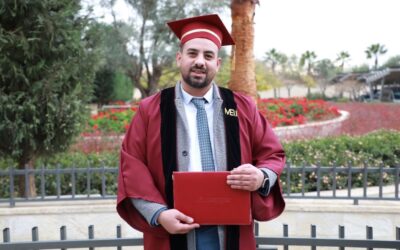 الصحفي علاء عواد مبارك التخرج
