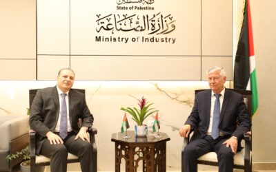 وزير الصناعة الفلسطيني يبحث مع السفير الأردني سبل تعزيز العلاقات الثنائية