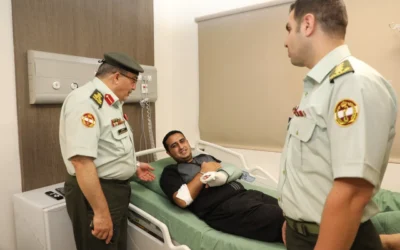 إخلاء الممرض الذي أصيب خلال عمله في المستشفى الميداني الأردني جنوب غزة
