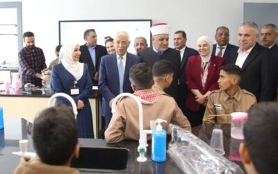 تزامنا مع زيارة جلالة الملك.. العيسوي يفتتح مصنع “الموجب للألبسة” في الكرك