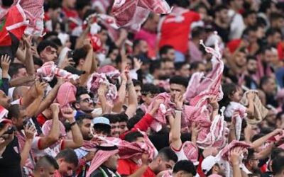 أردني يطلق مبادرة “هَدبتلّي” ويوزع أكثر من 10 آلاف علم وشماغ دعمًا للمنتخب في كأس العرب