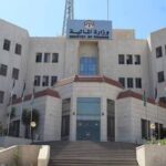 وزارة المالية تفرض حجوزات مالية على شركات من بينها شركتان مساهمتان عامتان في قطاعي السياحة والحديد