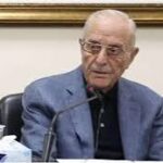 العيسوي ينقل تمنيات الملك وولي العهد بالشفاء العاجل لرئيس الوزراء الأسبق أحمد عبيدات