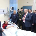 بتوجيهات ملكية.. العيسوي يطمئن على مواطن إثر إصابته بشظايا صاروخ