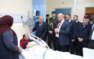 بتوجيهات ملكية.. العيسوي يطمئن على مواطن إثر إصابته بشظايا صاروخ