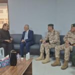 العيسوي ينقل تمنيات الملك وولي العهد للفريق المتقاعد متعب الزبن بالشفاء العاجل