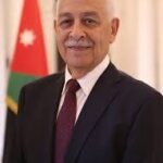 العيسوي ينقل تمنيات الملك ولي العهد بالشفاء العاجل للشاعر حيدر محمود