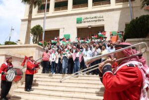 ‎⁨موظفو بنك القاهرة عمان يحتفلون بيوم العلم الأردني الغالي على قلوبهم⁩