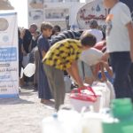 “الخيرية الهاشمية” تواصل إيصال مياه الشرب للأسر في غزة