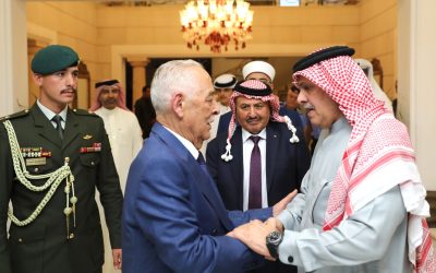 العيسوي ينقل تعازي الملك وولي العهد إلى السفير البحريني بوفاة شقيقه