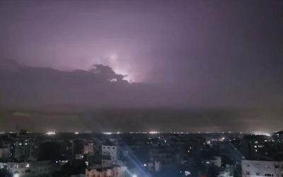 السماء تبرق لـ 35 دقيقة .. عالم فلك يفسر الظاهرة