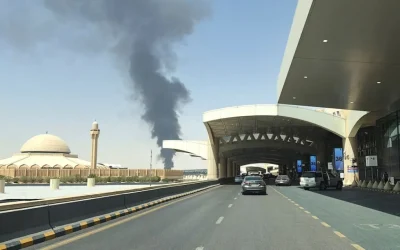 مصادر سعودية : سماع دوي انفجار قوي واخلاء مطار الرياض
