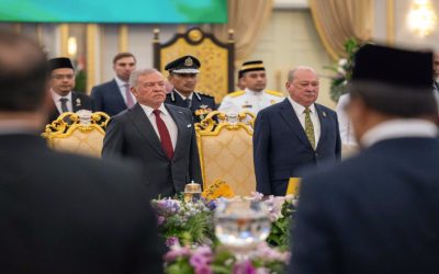 الملك يبحث مع ملك ماليزيا العلاقات الراسخة بين البلدين ومستجدات الإقليم