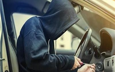 سرق مركبة أثناء صلاة الجمعة .. والقضاء الاردني يحسم مصيره
